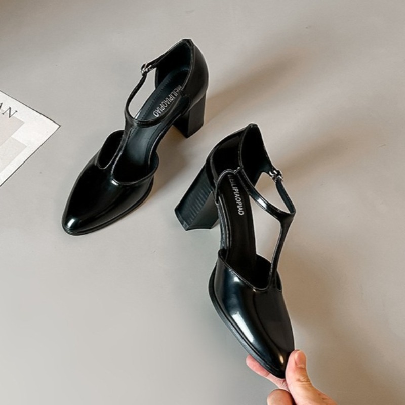 أحذية ماري جين نسائية سوداء بك - مراجعة Leather Classic Strap وسعره
